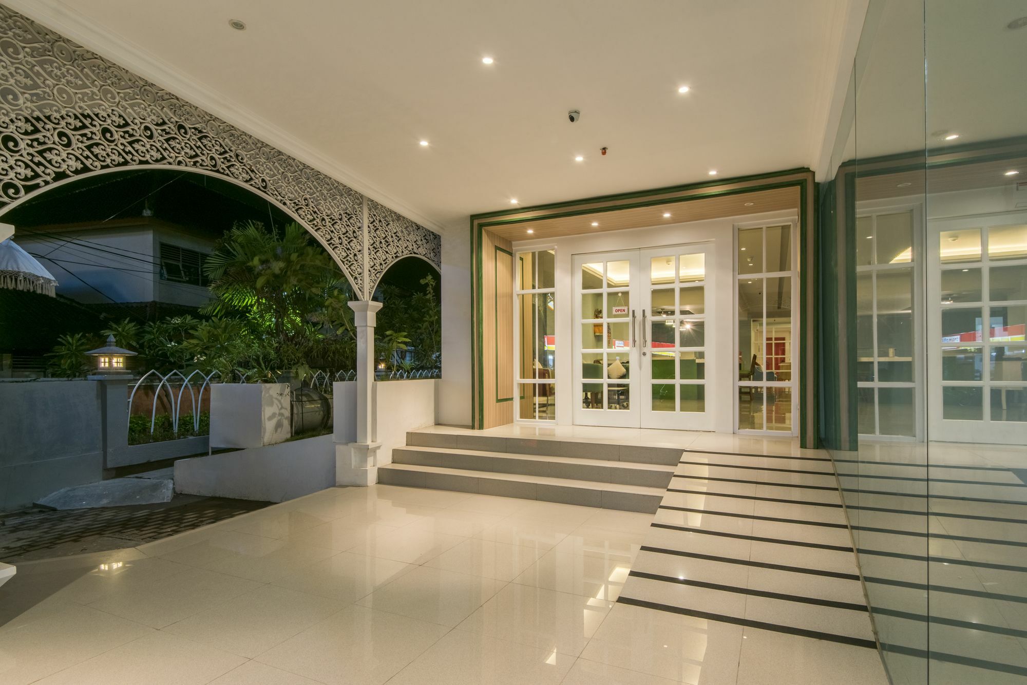 Yan'S House Hotel Kuta Lombok Exterior foto